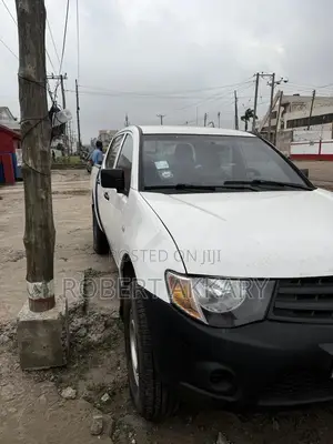 Mitsubishi L200 2013 White