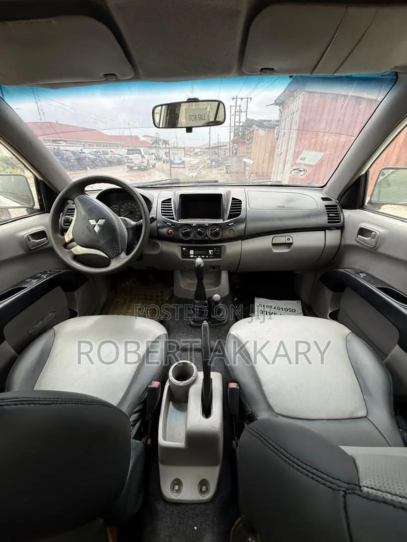 Mitsubishi L200 2013 White