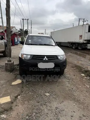 Mitsubishi L200 2013 White