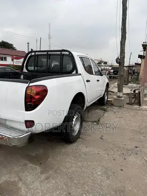 Mitsubishi L200 2013 White