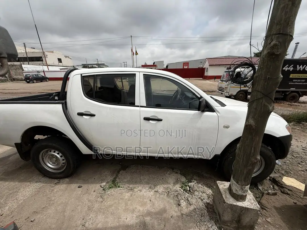Mitsubishi L200 2013 White