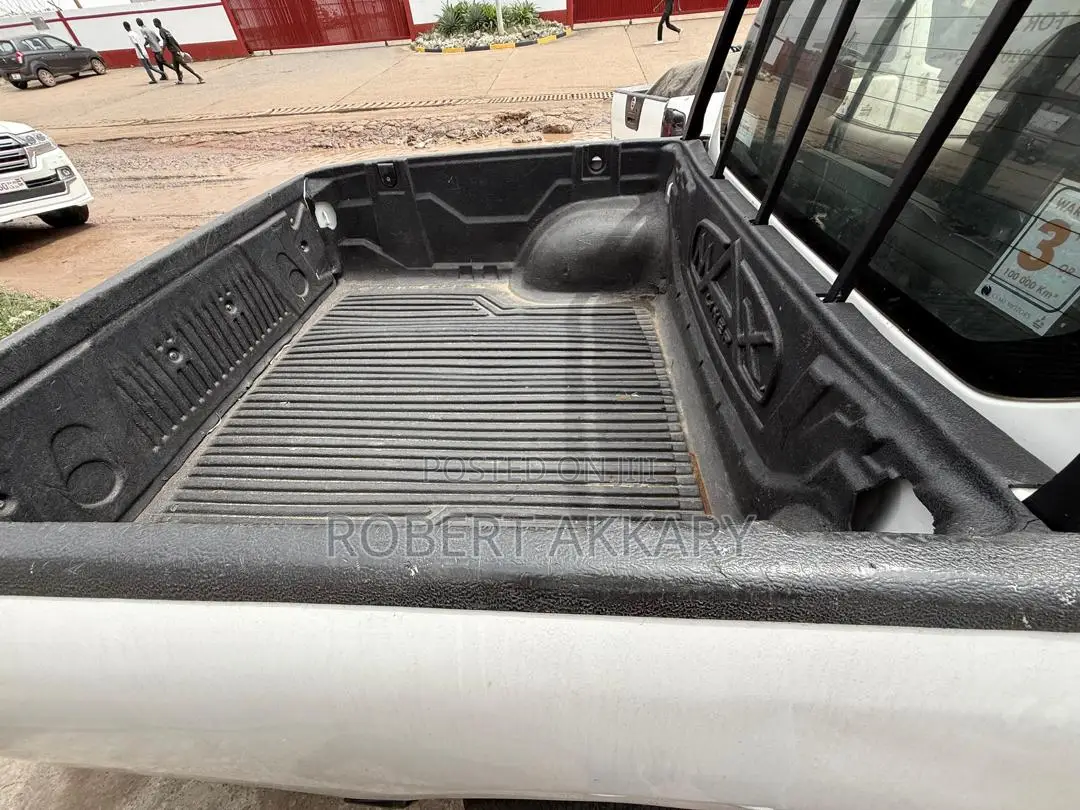 Mitsubishi L200 2013 White