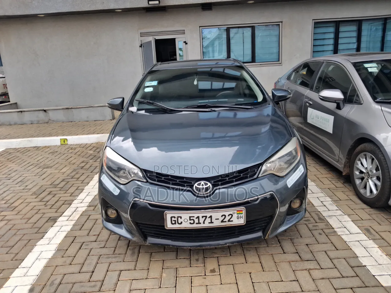 Toyota Corolla LE Plus 4dr Sedan (1.8L 4cyl CVT) 2015 Gray