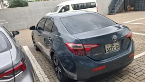 Toyota Corolla LE Plus 4dr Sedan (1.8L 4cyl CVT) 2015 Gray