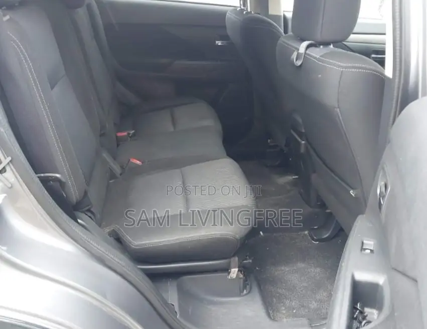 Mitsubishi Outlander ES 4dr SUV (2.4L 4cyl CVT) 2015 Silver