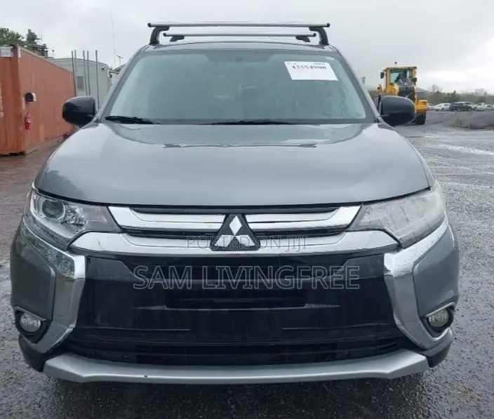 Mitsubishi Outlander ES 4dr SUV (2.4L 4cyl CVT) 2015 Silver