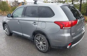 Mitsubishi Outlander ES 4dr SUV (2.4L 4cyl CVT) 2015 Silver