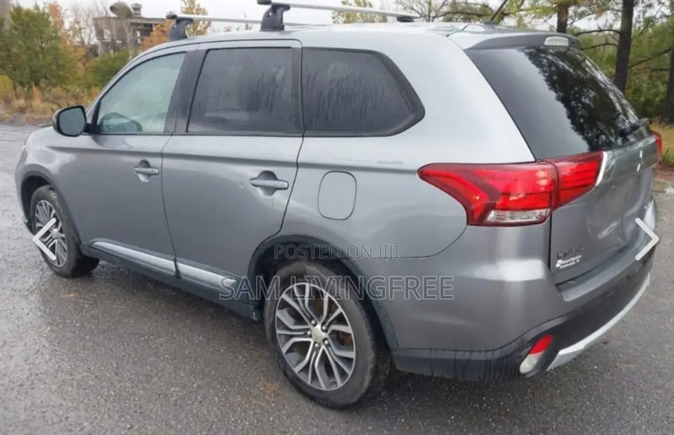 Mitsubishi Outlander ES 4dr SUV (2.4L 4cyl CVT) 2015 Silver