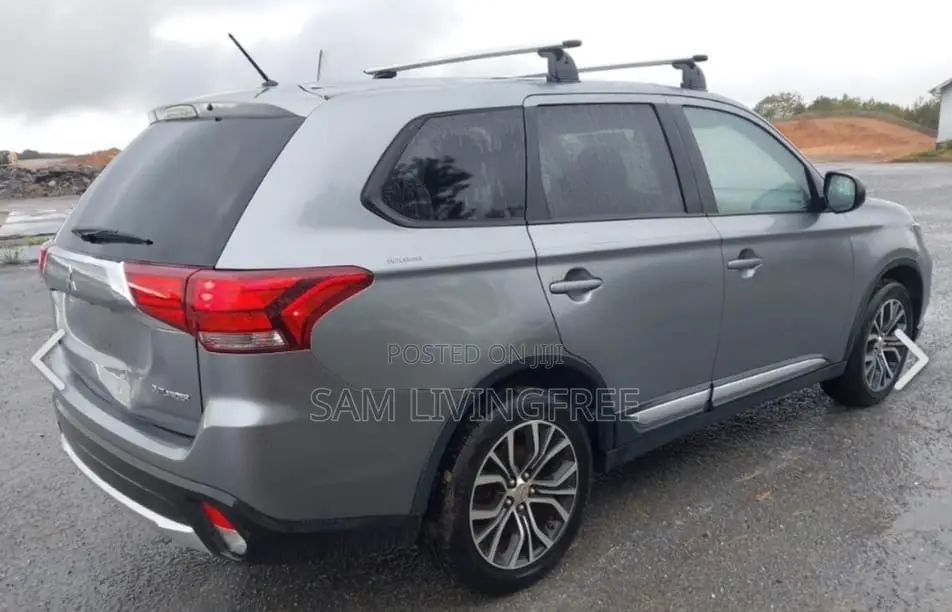 Mitsubishi Outlander ES 4dr SUV (2.4L 4cyl CVT) 2015 Silver