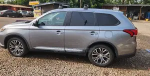 Mitsubishi Outlander ES 4dr SUV (2.4L 4cyl CVT) 2015 Silver