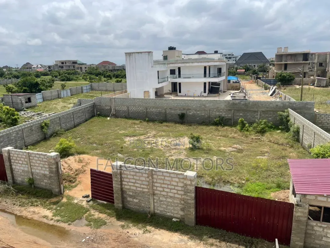 4 Plots of Land for Sale