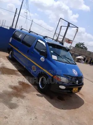 Toyota HiAce 2004 Blue