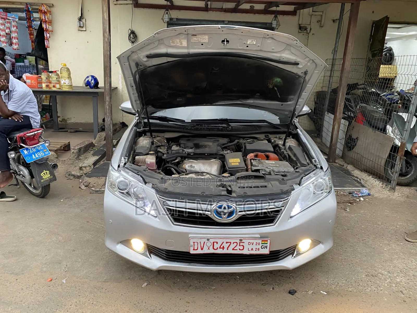 Toyota Camry Hybrid 2023 Silver