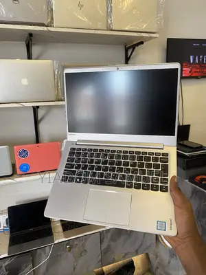 Laptop Lenovo IdeaPad 720S 8GB Intel Core i3 SSD 128GB