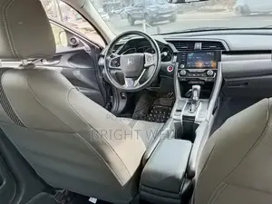 Honda Civic EX-L Hatchback 2020 Gray