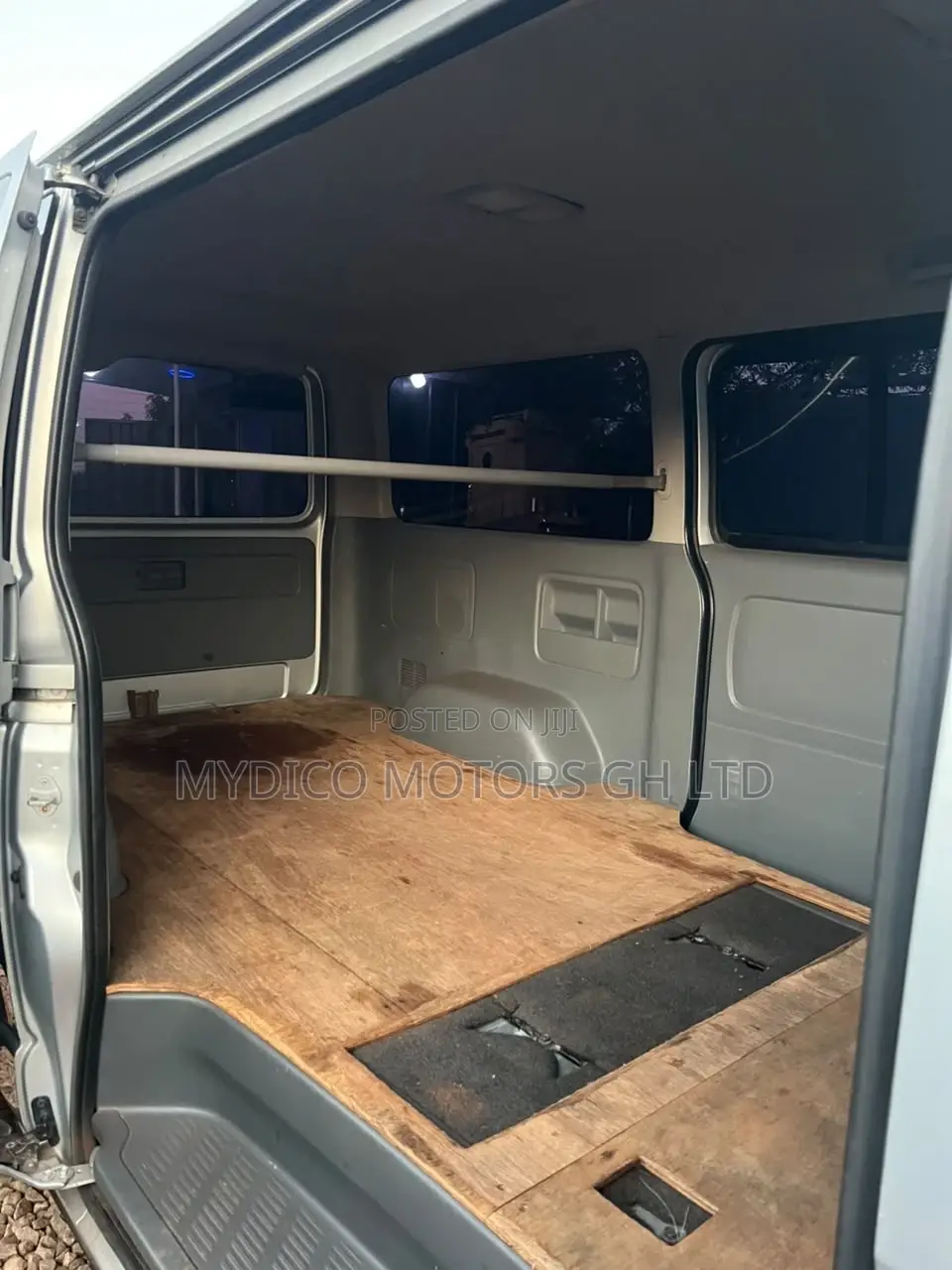 Toyota HiAce 2010 Silver