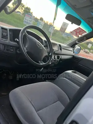 Toyota HiAce 2010 Silver