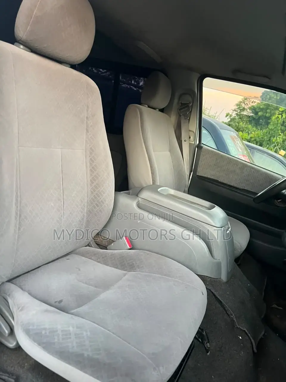 Toyota HiAce 2010 Silver