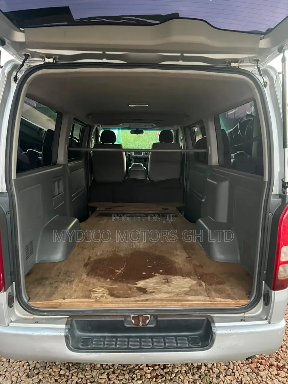 Toyota HiAce 2010 Silver