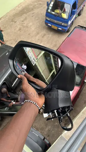 Toyota Rav4 2018-2020 Side Mirror Left With Sensor and Light