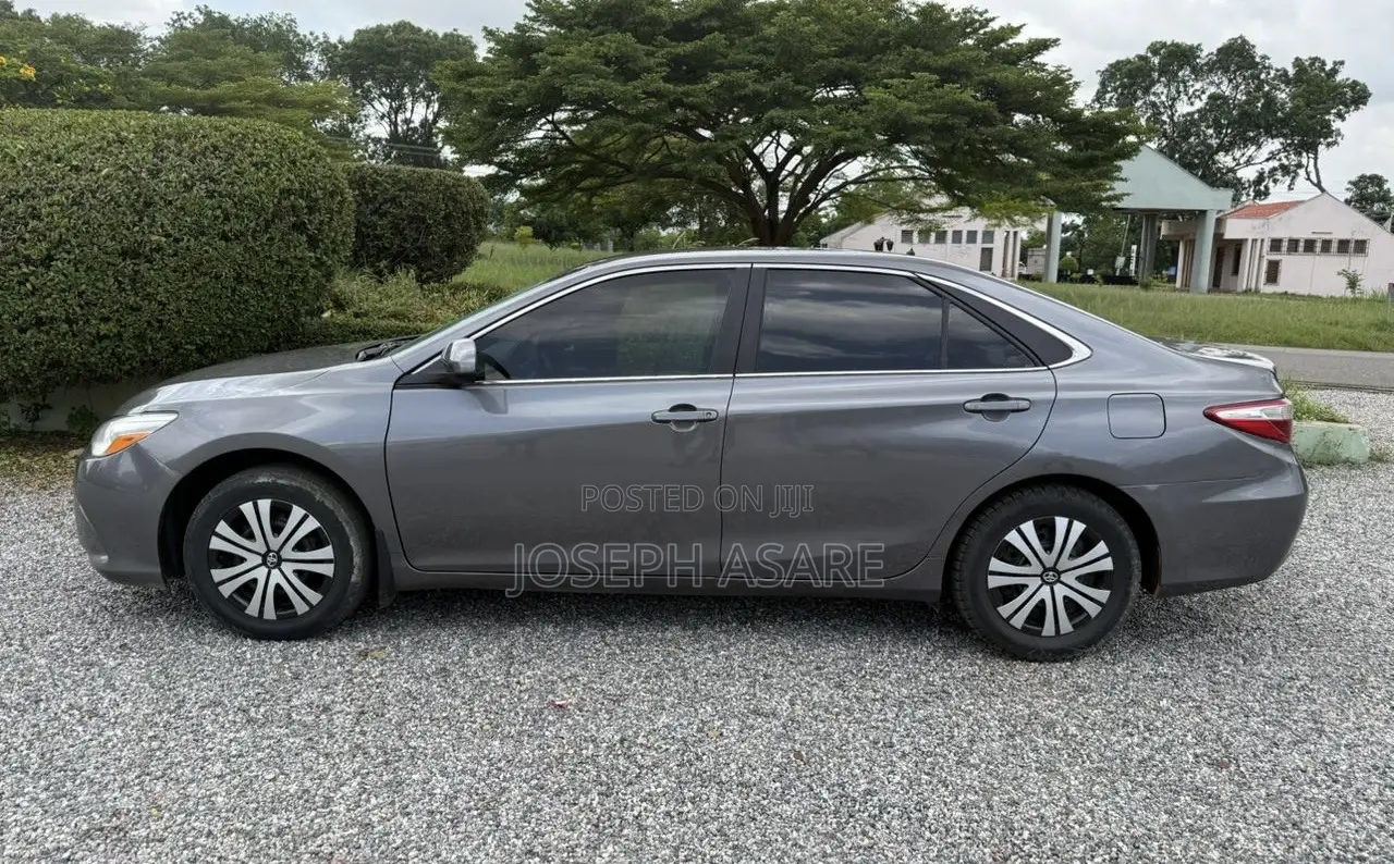 Toyota Camry LE 4dr Sedan (2.5L 4cyl 6A) 2016