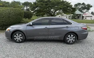 Toyota Camry LE 4dr Sedan (2.5L 4cyl 6A) 2016