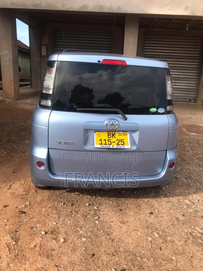 Toyota Sienta 2010 Blue