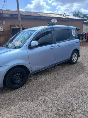 Toyota Sienta 2010 Blue