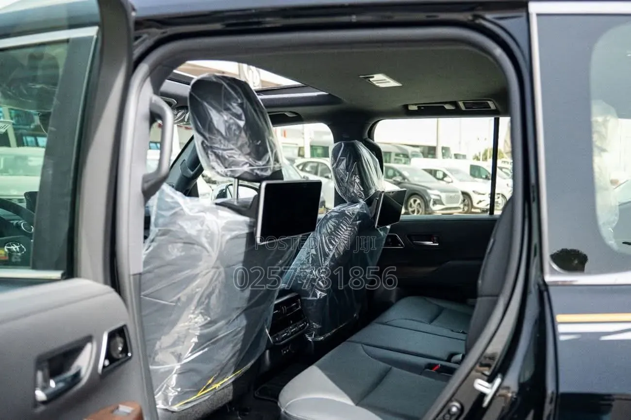 New Toyota Land Cruiser LC300 2025 White