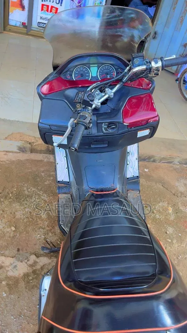 Suzuki Burgman 2025 Black