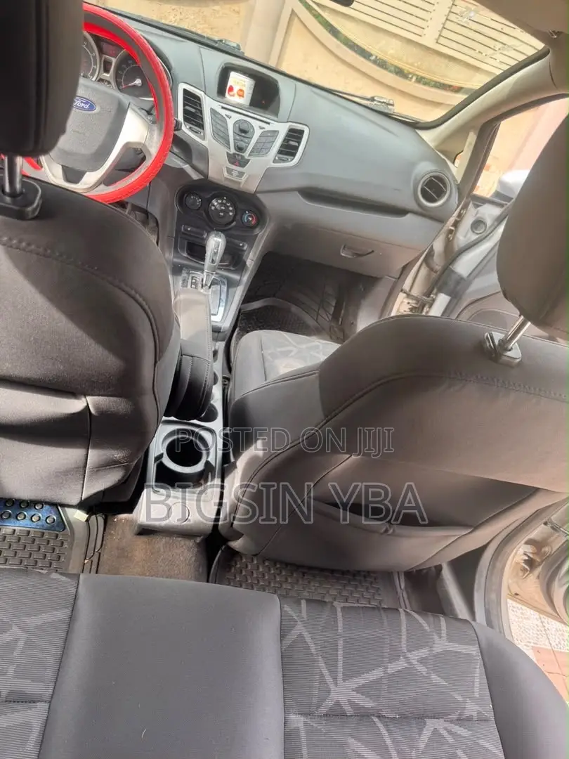 Ford Fiesta SE Hatchback 2012 Silver