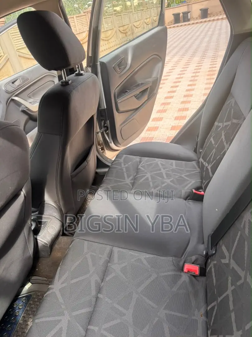 Ford Fiesta SE Hatchback 2012 Silver