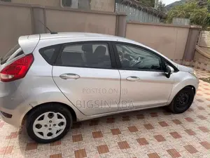 Ford Fiesta SE Hatchback 2012 Silver