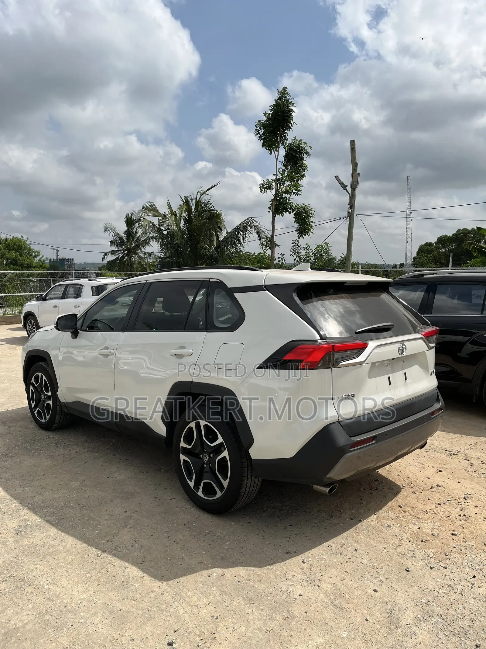 Toyota RAV4 XLE Premium FWD 2020 White