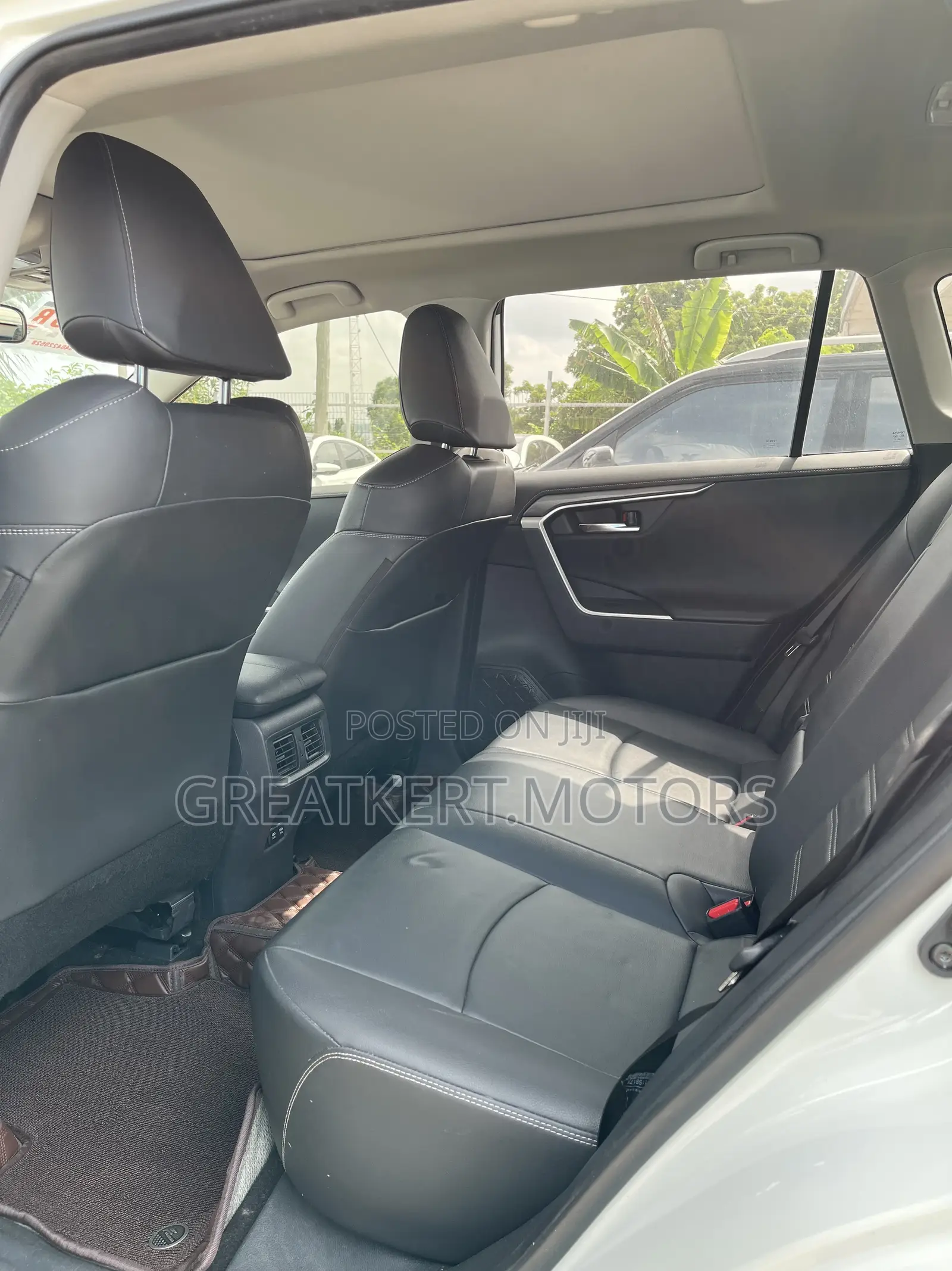 Toyota RAV4 XLE Premium FWD 2020 White
