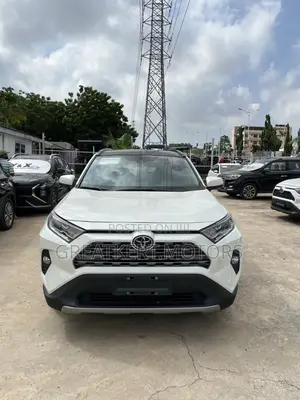 Toyota RAV4 XLE Premium FWD 2020 White