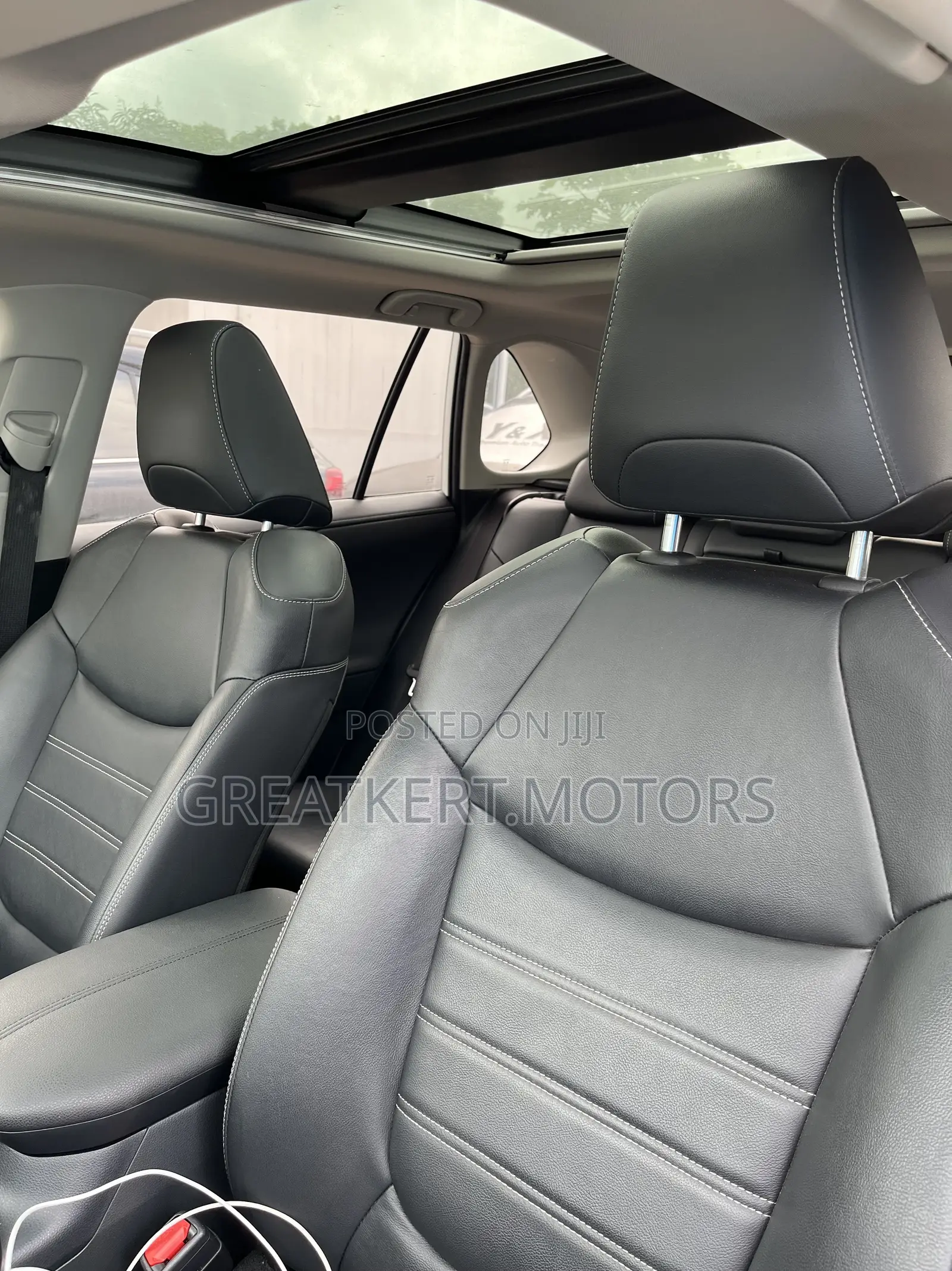 Toyota RAV4 XLE Premium FWD 2020 White