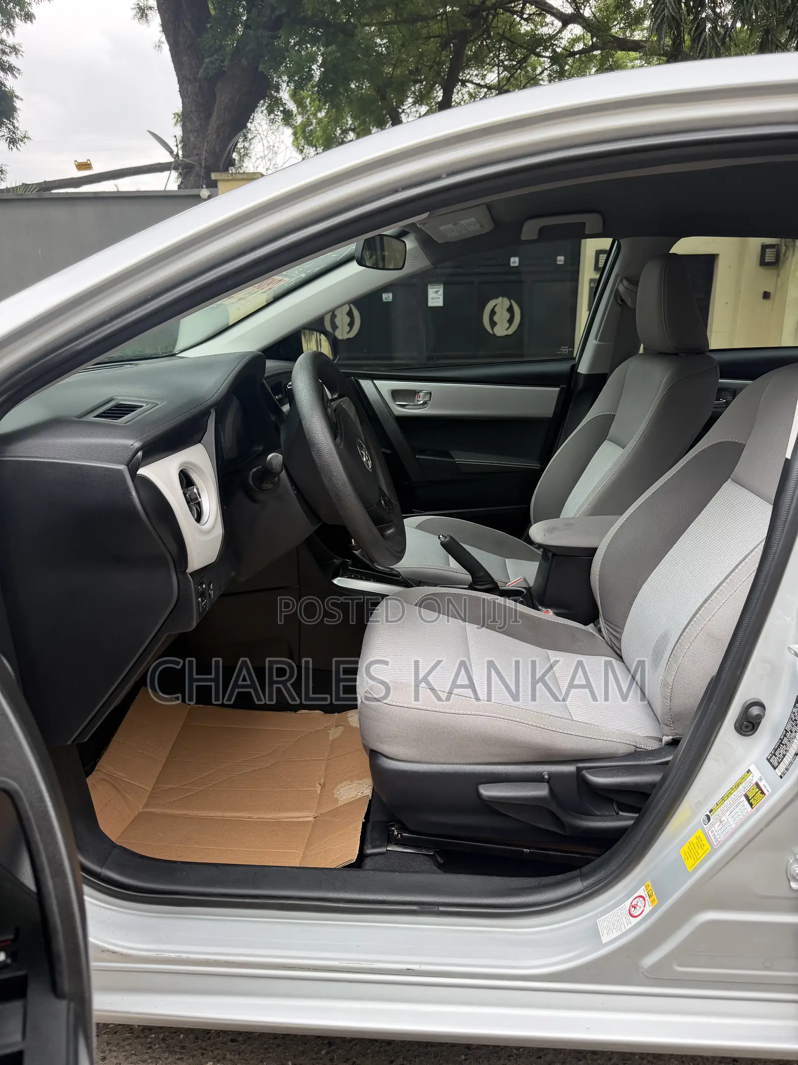 Toyota Corolla LE (1.8L 4cyl 2A) 2019 Silver