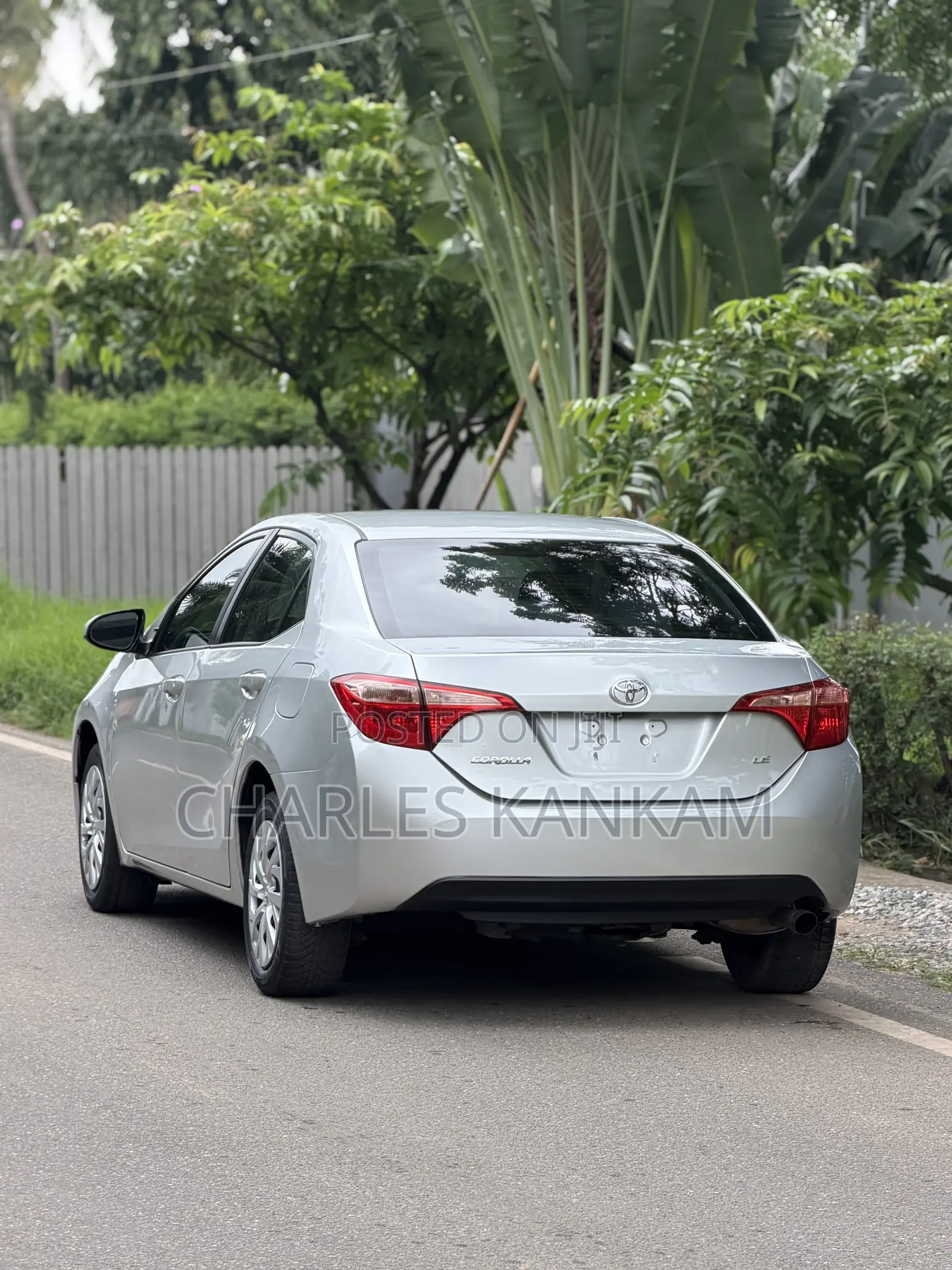 Toyota Corolla LE (1.8L 4cyl 2A) 2019 Silver