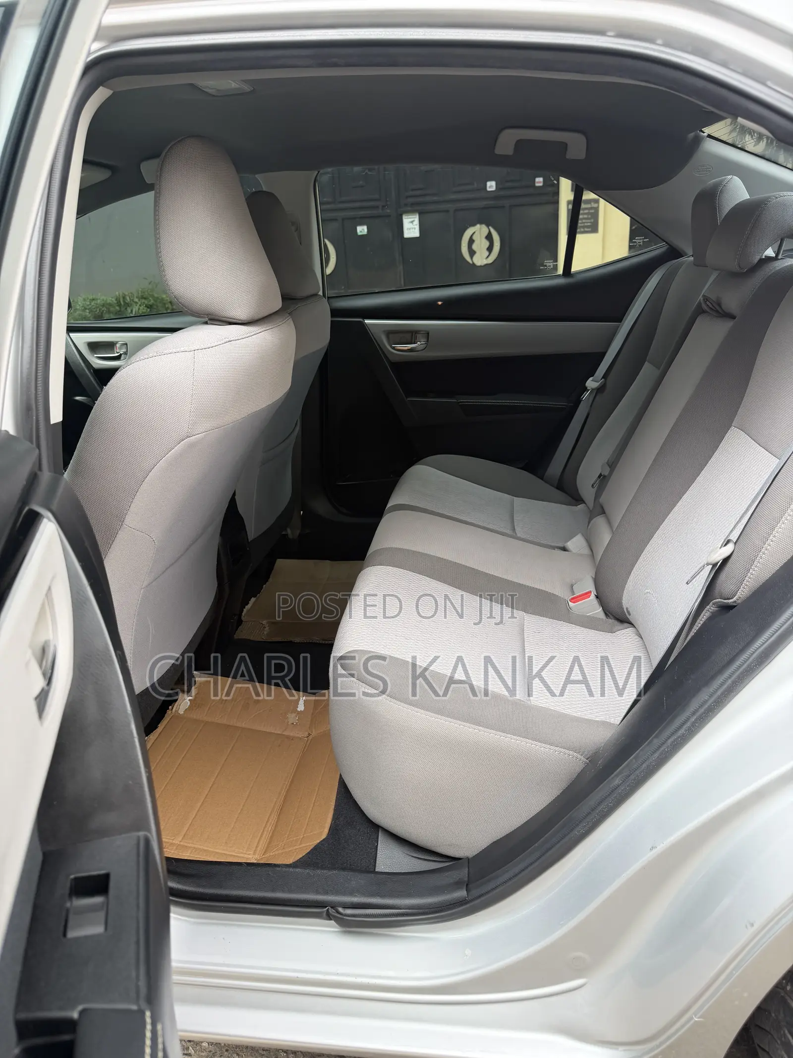 Toyota Corolla LE (1.8L 4cyl 2A) 2019 Silver