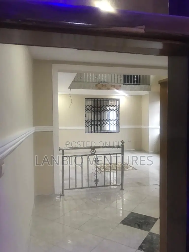 6bdrm House in Pokuase for rent