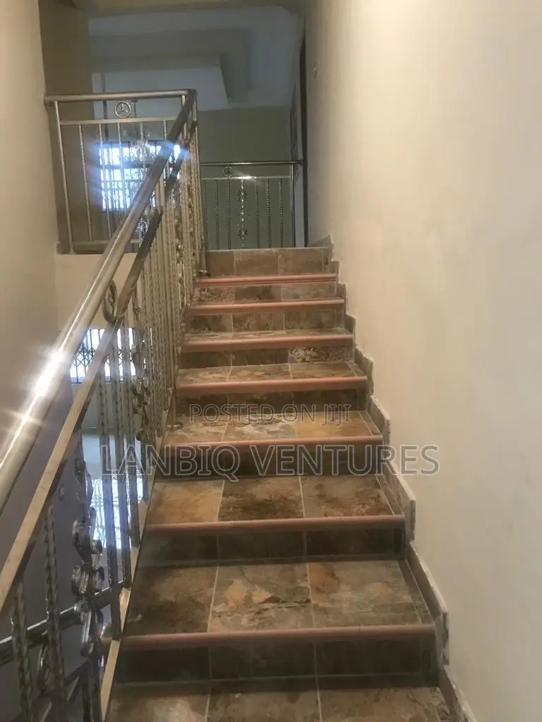 6bdrm House in Pokuase for rent