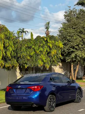 Toyota Corolla 2017 Blue