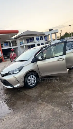 Toyota Vitz 2015 Beige