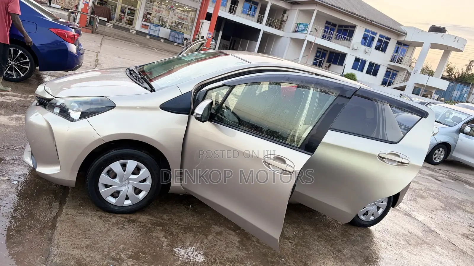 Toyota Vitz 2015 Beige