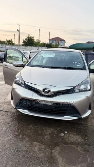 Toyota Vitz 2015 Beige