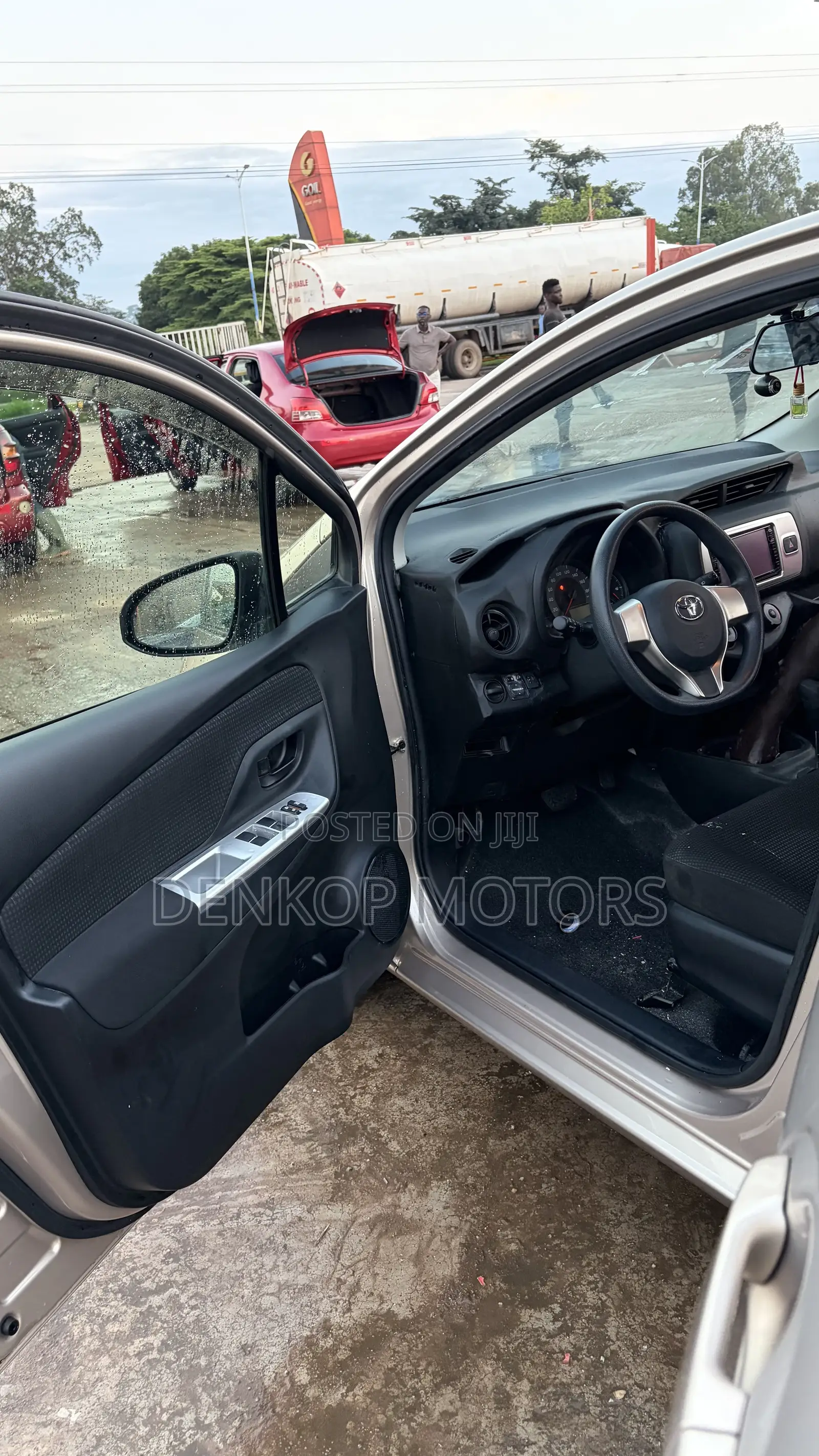 Toyota Vitz 2015 Beige