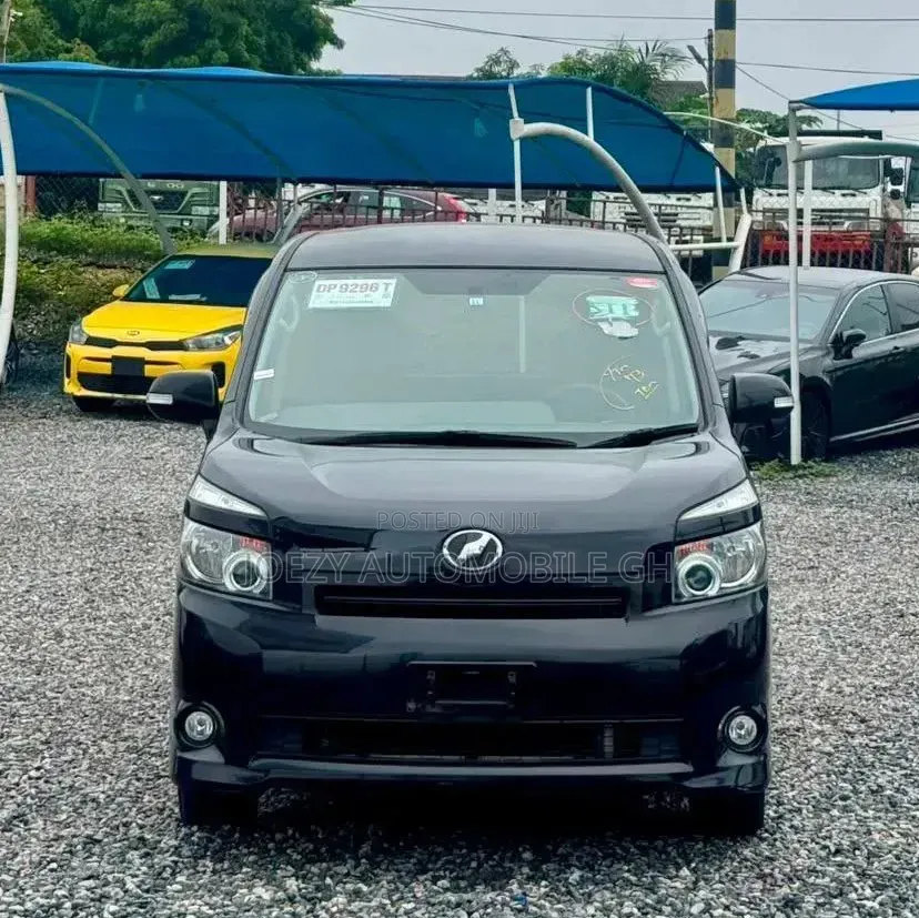 Toyota Voxy 2010 Black