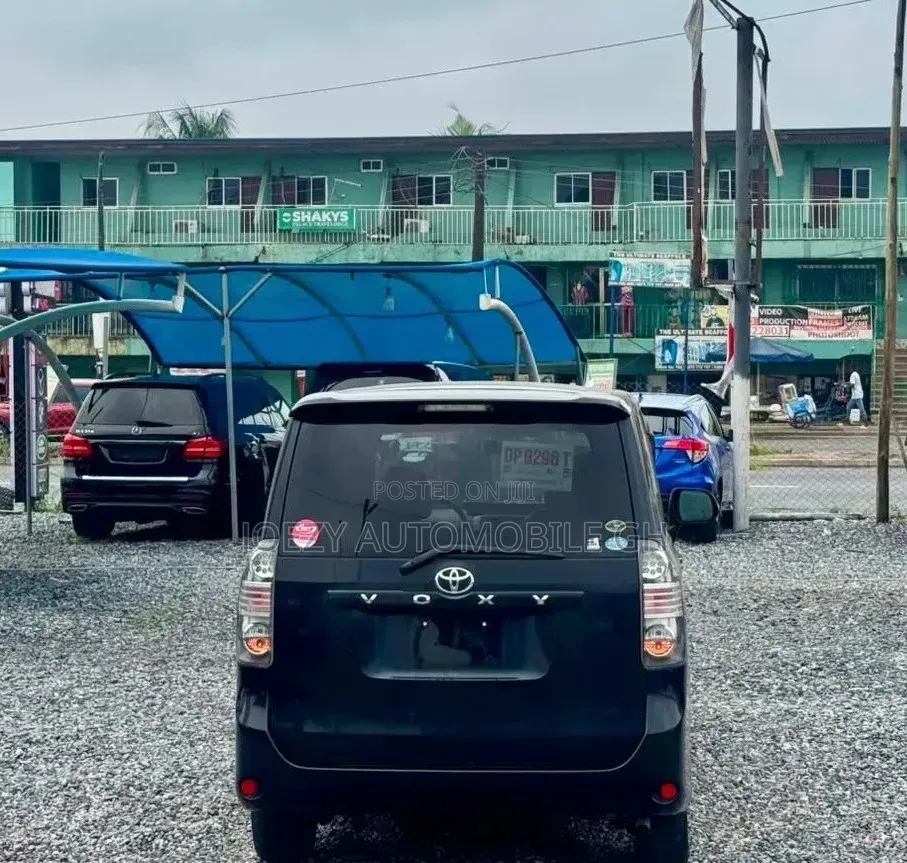 Toyota Voxy 2010 Black