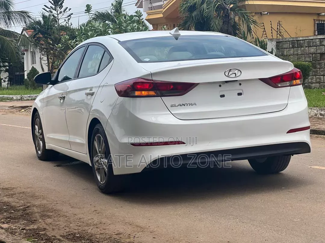 Hyundai Elantra 2018 White